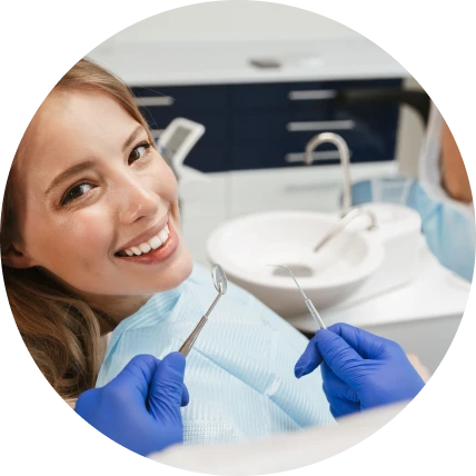 soin-paradontologie-patient-dentiste-robertsau Implantologie  Drs Rhein, Rose & Hammami | Chirurgiens-dentistes Strasbourg