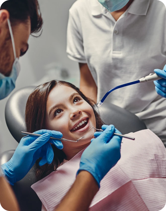 Préparer la première visite chez le dentiste : conseils pour les parents